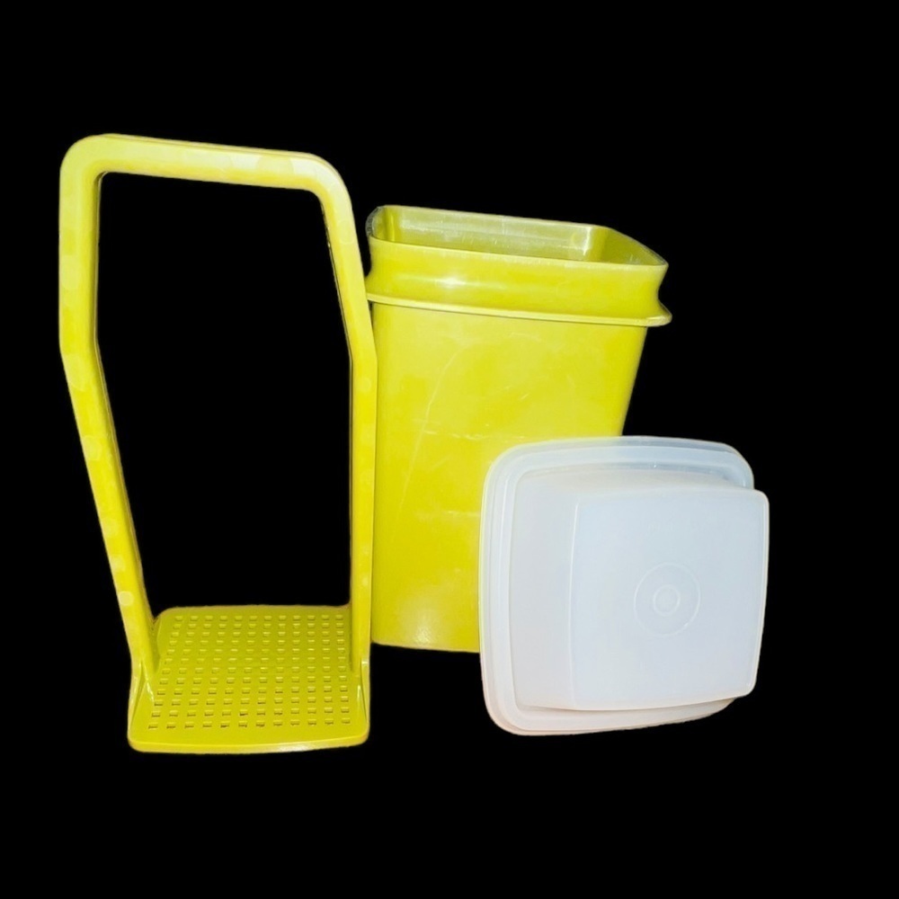 Vintage Tupperware Pickle Keeper #1330-12